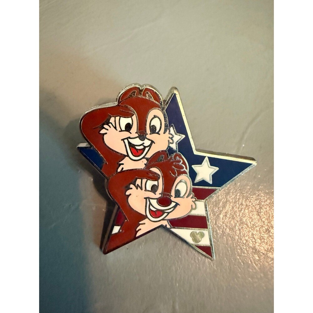 2009 Disneyland Resort Hidden Mickey Patriotic Star Salute Chip and Dale pin